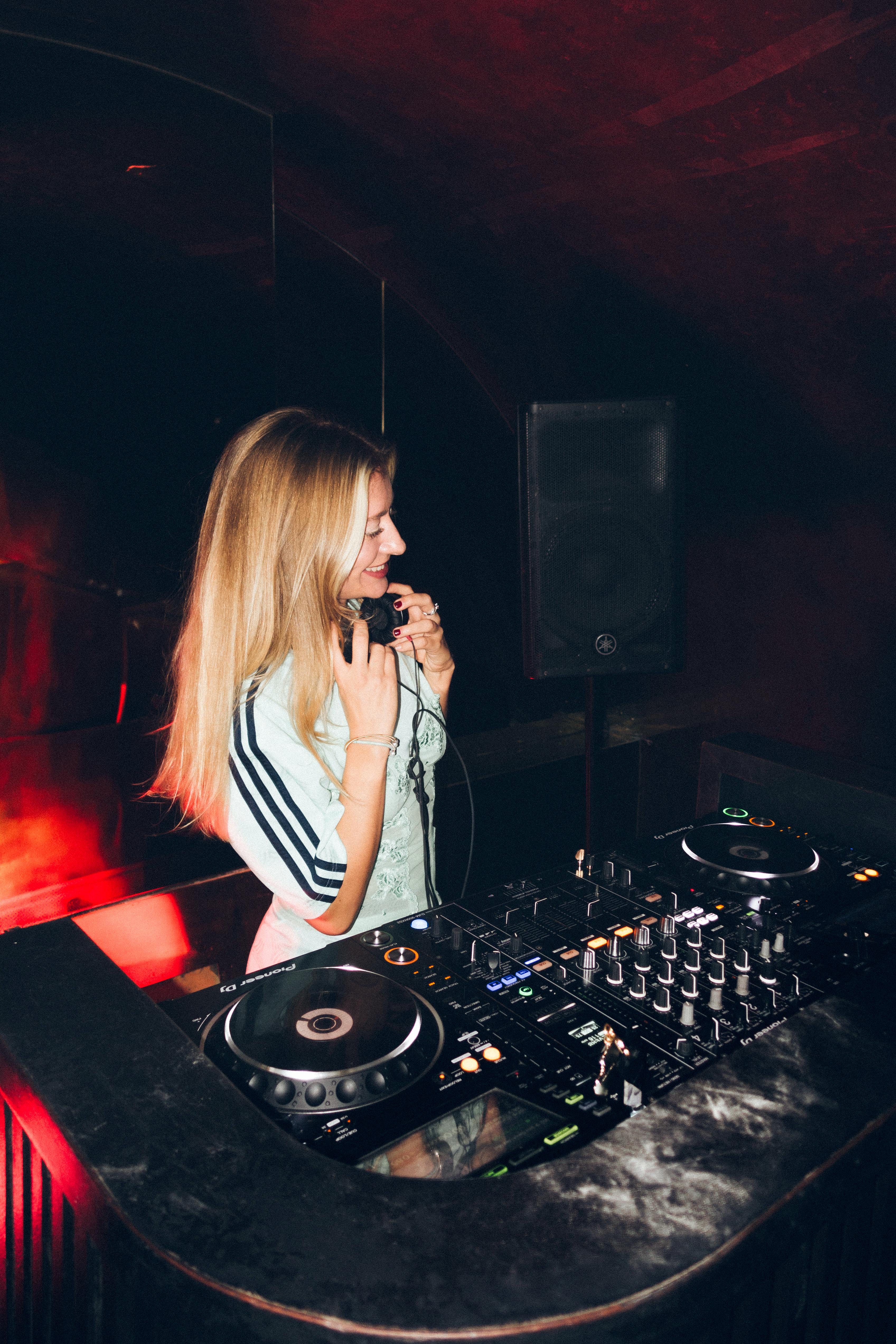 DJ set artist portrait